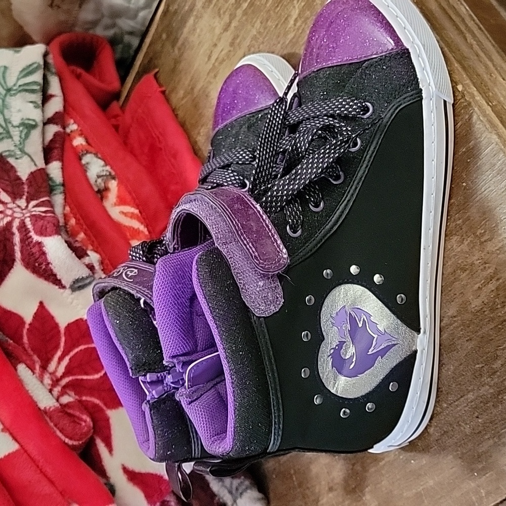 Shoes - Picture 2 of 5